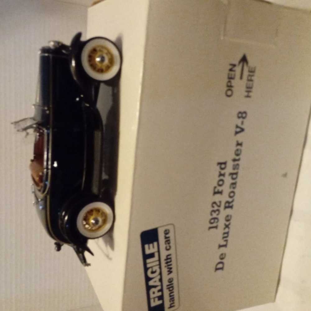 Danbury Mint 1932 Ford De Luxe Roadster